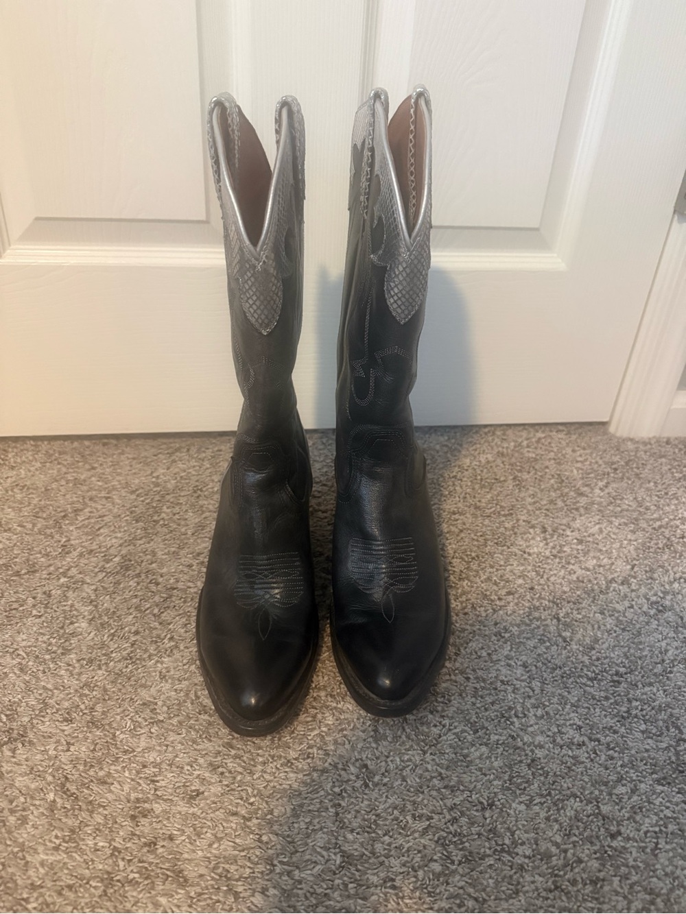 Idyllwind Women's size 11 Black Western Cowboy Boots with silver accent